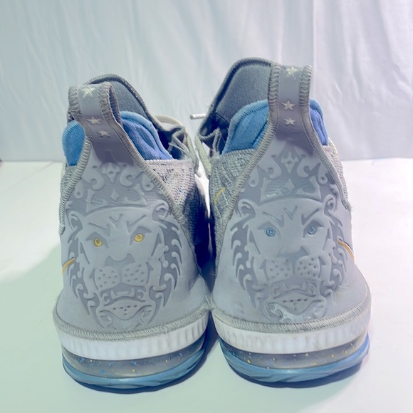Nike LeBron 16 - Picture 3 of 6